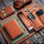 بهترین هدیه‌های چرمی برای مردها و زن‌ها (راهنمای خرید هدیه)