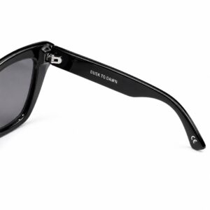 عینک آفتابی زنانه مدل گربه‌ای زاویه‌دار مشکی با لنز گرادیانت دودی وارداتی (Dusk to Dawn Black Angular Cat-Eye)
